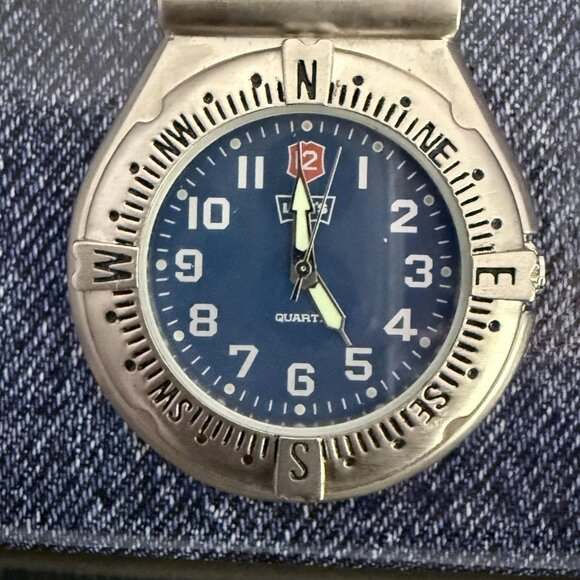 VTG Levi's Pocket Watch Clip Stainless Steel Navy Blue Quartz Tin Gift Box Japan - Picture 3 of 10
